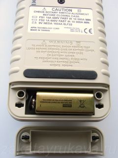 Цифровой мультиметр APPA 107N. Открытый отсек с элементом питания типа КРОНА.