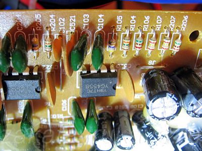 Плата УМЗЧ колонок Microlab Solo 1C до замены резисторов.
